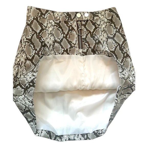 Divided By H&M Woman’s 0 Faux Snake Print Mini Skirt - Picture 6 of 8